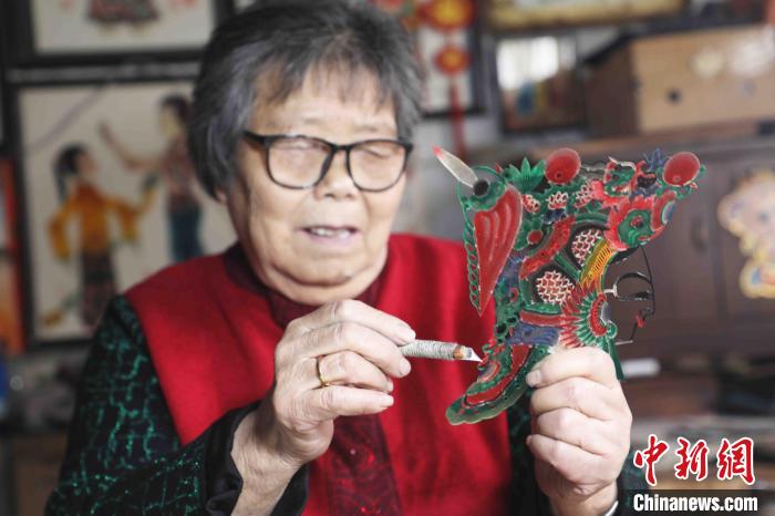 八旬唐山皮影传承人张雅君:在坚守与传承中“雕刻岁月”