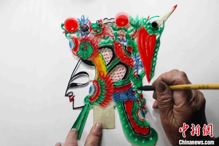 八旬唐山皮影传承人张雅君在坚守与传承中雕刻岁月
