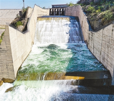 海河两岸涌新潮（新时代画卷·江河奔腾看中国）