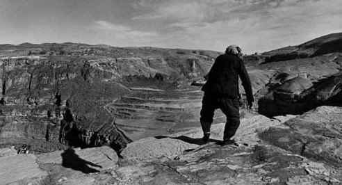 图说最后一代裹脚的女人