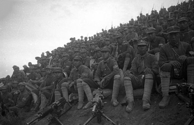 历史上的真实八路军战士形象：全副武装