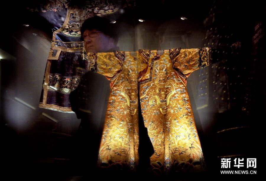 （国际）（6）中国艺术珍品展在巴黎举行