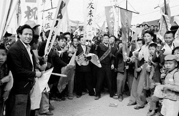 “解放”与“反攻”—50年代两岸青年参军对比