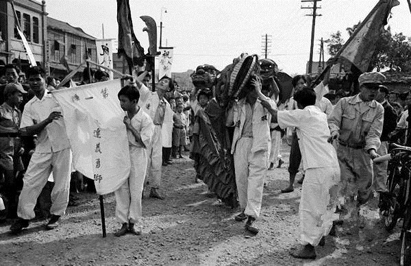 “解放”与“反攻”—50年代两岸青年参军对比