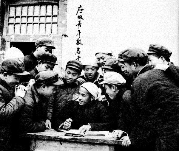 “解放”与“反攻”—50年代两岸青年参军对比