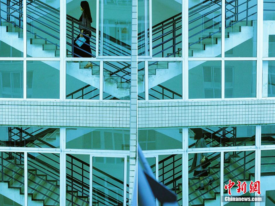 高校毕业生拍超feel闺蜜照 流淌淡淡离愁