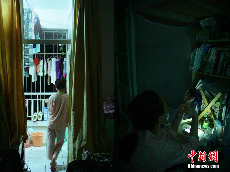 高校毕业生拍超feel闺蜜照 流淌淡淡离愁