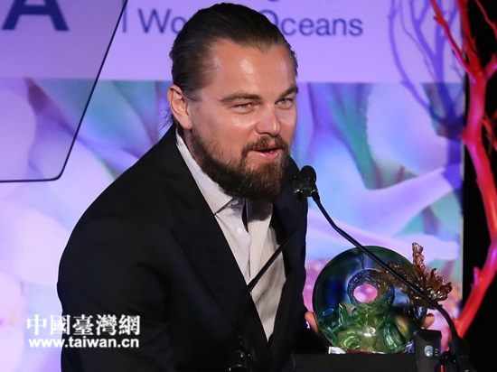 Oceana颁赠了琉璃工房设计制作的《顺势承气聚悦来》奖座予好莱坞著名影星莱昂纳多·迪卡普里奥