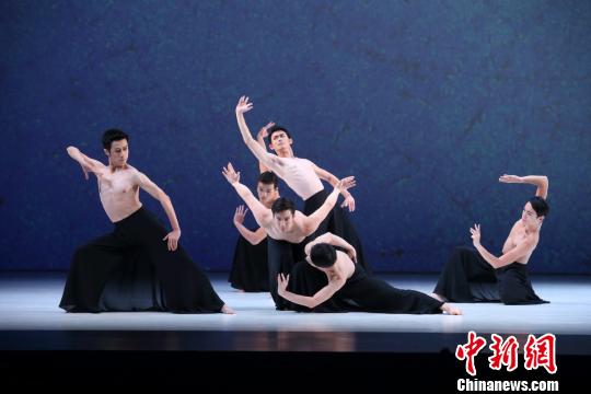 云门舞集亮相大剧院舞蹈节写意《松烟》墨香嫣然