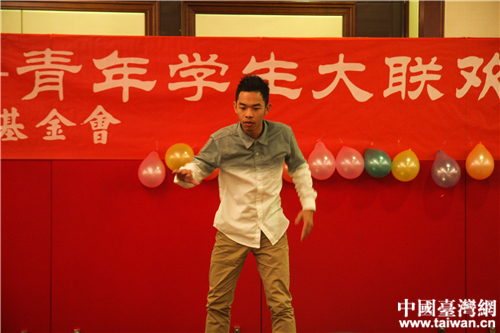 谢京陆表演的开场街舞