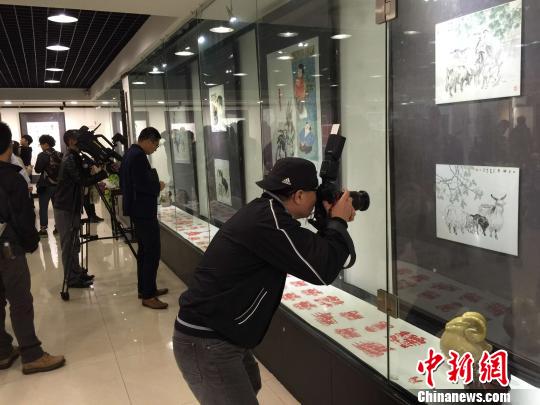 广州举行“大过羊年”艺术展百余只台湾瓷羊参展