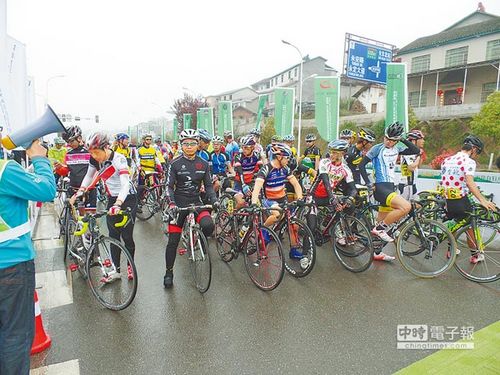 张家界举行自行车赛台湾选手包揽男女组冠军