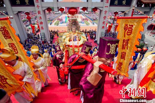 两岸妈祖信众“妈祖故乡”湄洲岛春祭妈祖