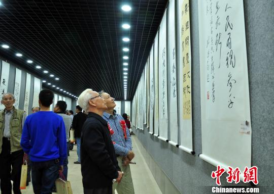 “两岸诏安当代台缘书画家作品展”揭幕吴伯雄题词