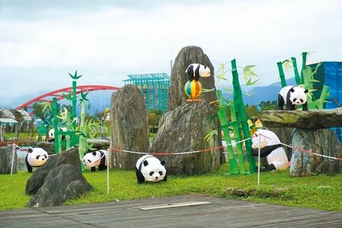 　超人气的四川熊猫“团团”和“圆圆”，也化身成为可爱彩灯，将在此次灯展中与大家见面。来源：台湾《联合报》