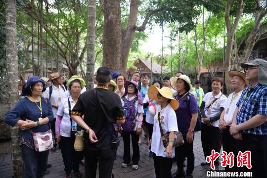 台湾500余位宗教界人士领略海南自然风光和黎苗文化