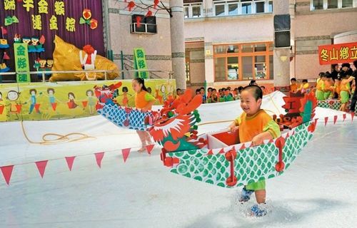 台幼童迎端午节扮金猴龙舟运超级黄金粽（图）