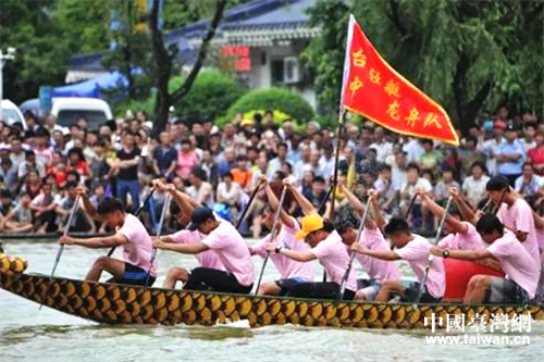 首届海峡两岸（福建云霄）青年龙舟友谊赛在漳州开赛