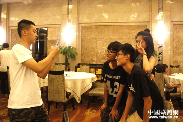 會後拍照留念。