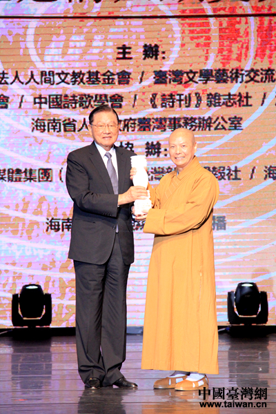 2016两岸诗会“桂冠诗人”揭晓 星云大师获特别奖 2016两岸诗会“桂冠诗人”揭晓 星云大师获特别奖
