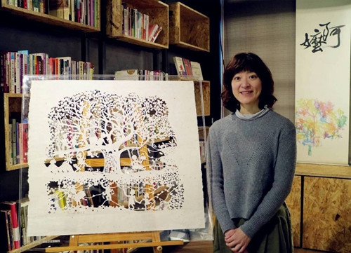 纸雕家林文贞为“阿嬷家”创作的作品“阿嬷家的生命树”。图/妇援会提供