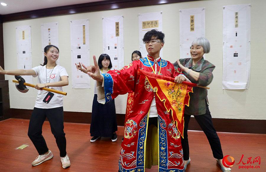 台湾青年在江西感受传统文化