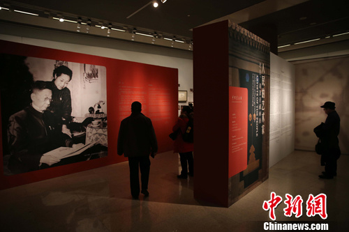 资料图：中国美术馆首次全面展示老舍夫妇藏品遗作。中新社发 杨可佳 摄