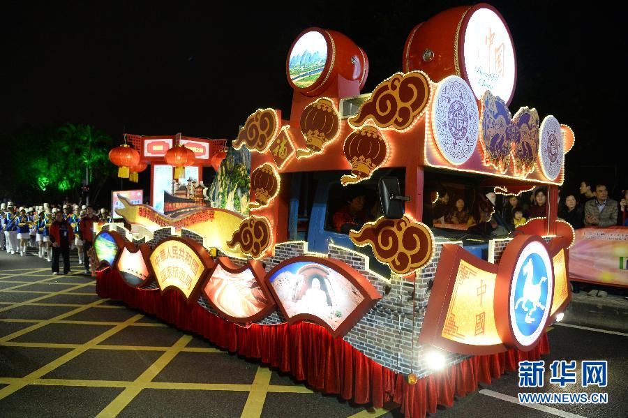 澳门举行花车巡游汇演喜迎羊年新春