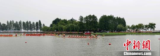 武汉东湖举行端午龙舟赛70多支队伍参赛创新高