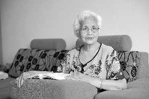 “传奇奶奶”白话故事很励志：从60岁开始学认字