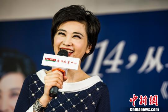 吴小莉携新书寄语读者：积极应对未来（图）