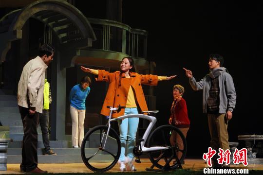 大型津味话剧《小楼春秋》成功首演（图）