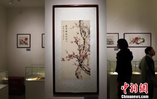 宋美龄画作复制品亮相美龄宫市民盼真迹登陆南京