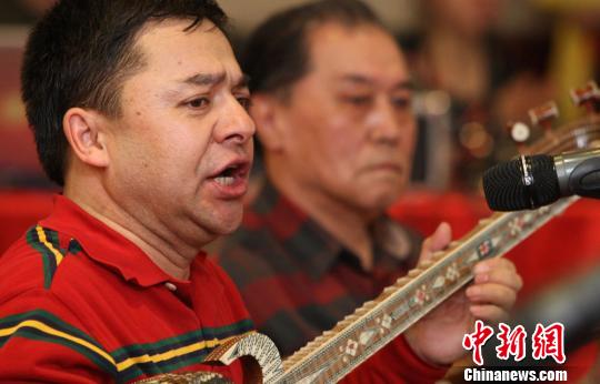 新疆少数民族群众以传统习俗共庆“诺肉孜节”（图）
