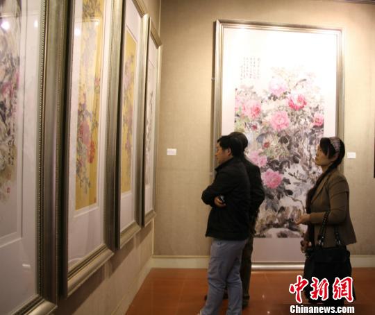 “国色天香”主题画展举行赵文成百余幅画作亮相