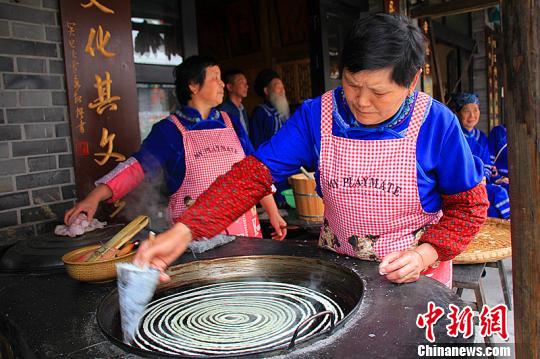 湖北恩施：小伙建民俗博物馆还原非遗民族工艺