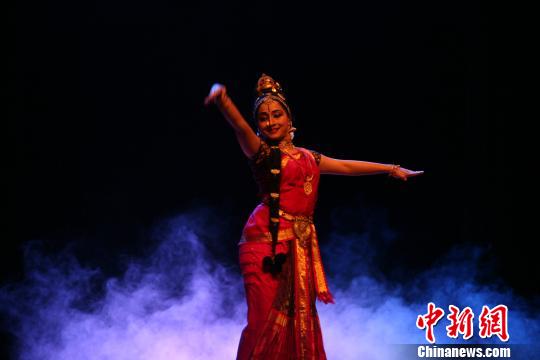 印度舞蹈《魅影七重奏》惊艳亮相云南高校舞台（图）