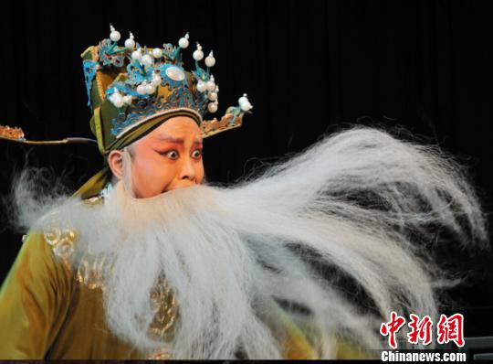 蒲州梆子《洗血铁丘坟》上演古老剧目绽光彩（图）