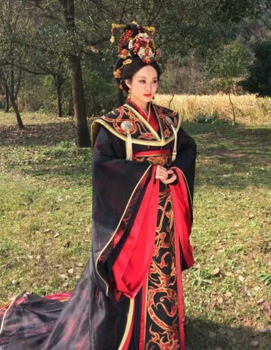 孙俪《芈月传》华贵造型曝光 娘娘霸气出镜