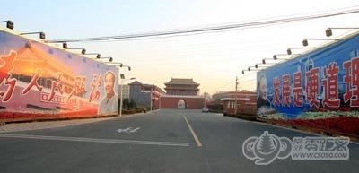 京郊农村建成山寨版前门楼