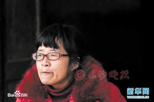 余秀华出诗集《摇摇晃晃的人间 首印数超1万册