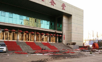 图为如今刘老根大舞台拆除景象