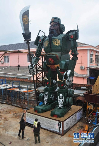 宁波现巨型钢铁“关公”身高9.8米重10吨（图）