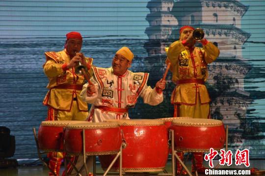 中外鼓队山西太原争“鼓王”（图）