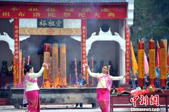 百色布洛陀民俗文化旅游节举行千年歌圩重现繁华