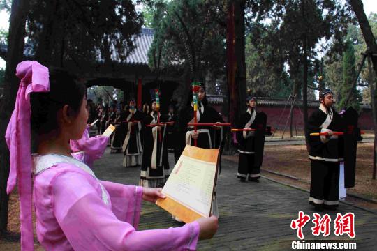 千余名孟子后裔孟子故里山东邹城纪念孟母孟子