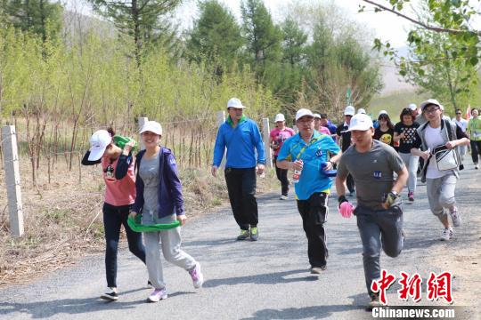 沈阳法库举办巴尔虎山登山节欣赏辽代圣山风光