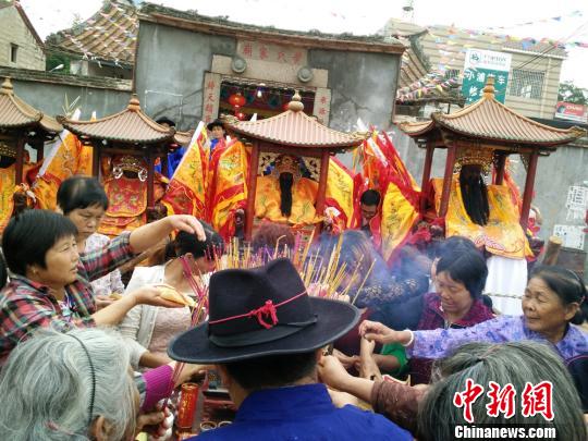 亲历古雷最后的“妈祖诞”:村民庙里彻夜“请神”