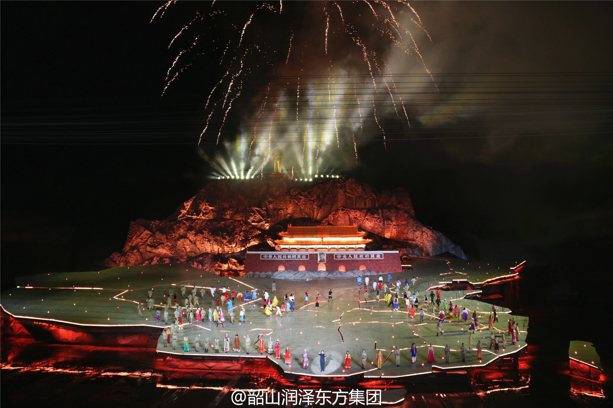 李长春赴湖南韶山观看《中国出了个毛泽东》(组图)