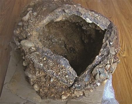 最新挖出的大号“金陵神罐”。 叶方龙 摄